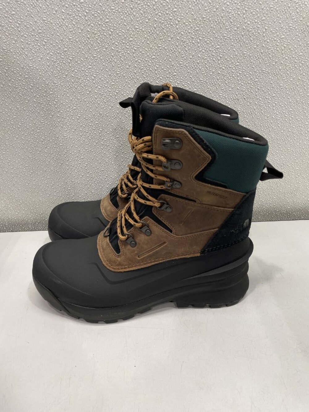 The North Face Chilkat V 400 Waterproof Boots Men's US 11, Toasted Brown